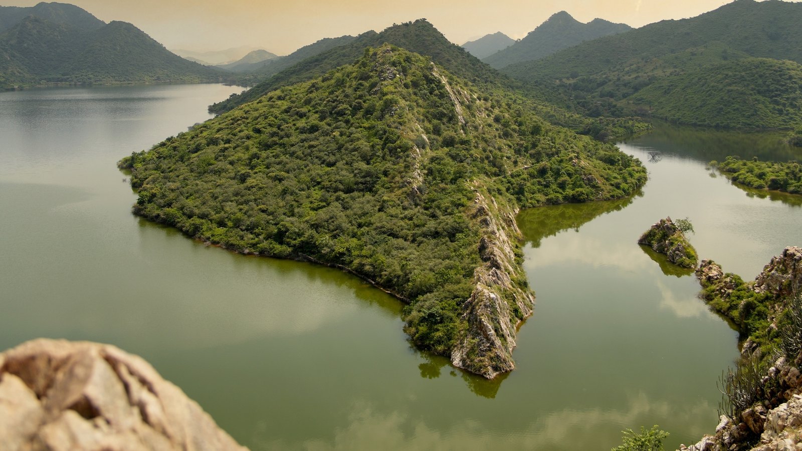 Bahubali Hills near Badi Lake in Udaipur, offering panoramic views of the Aravalli ranges and tranquil waters at sunrise